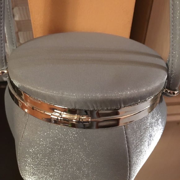 PRICE IS VERY FIRM Silver Shimmer Round Shaped Eve - Picture 3 of 7